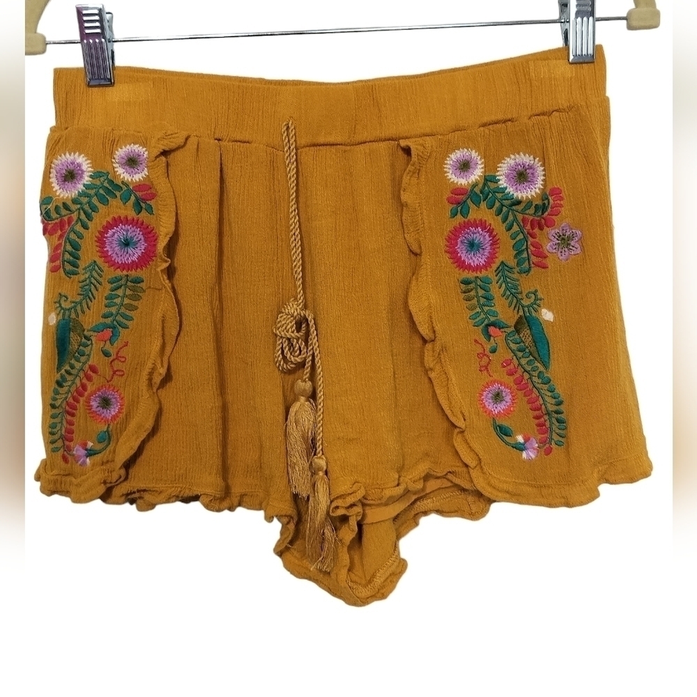 (1296) Umgee Mustard Yellow Boho Embroidered Ruffle Hem Shorts Size Small